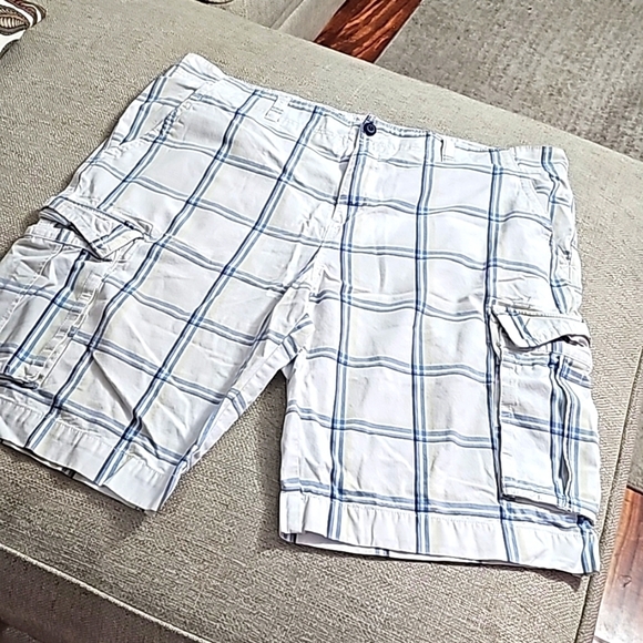 Old Navy Cargo Shorts men's Butterscotch color sz 40 - Picture 4 of 11